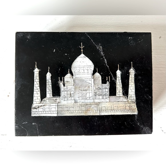 Taj Mahal Jewelry BoxMarble with Pearl Inlay